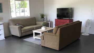 Una Smart TV, un reproductor de DVD