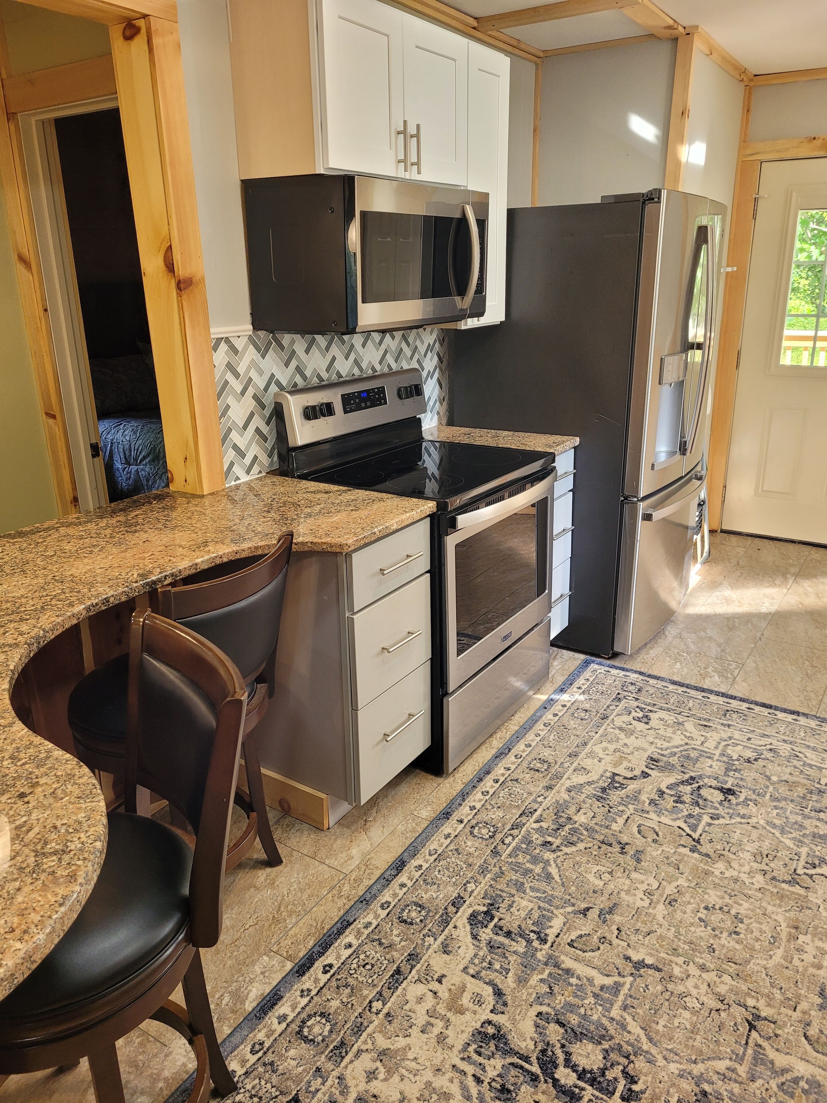 Cozy cottage condo with easy access to TIEC, Hendersonville, Asheville & Boone