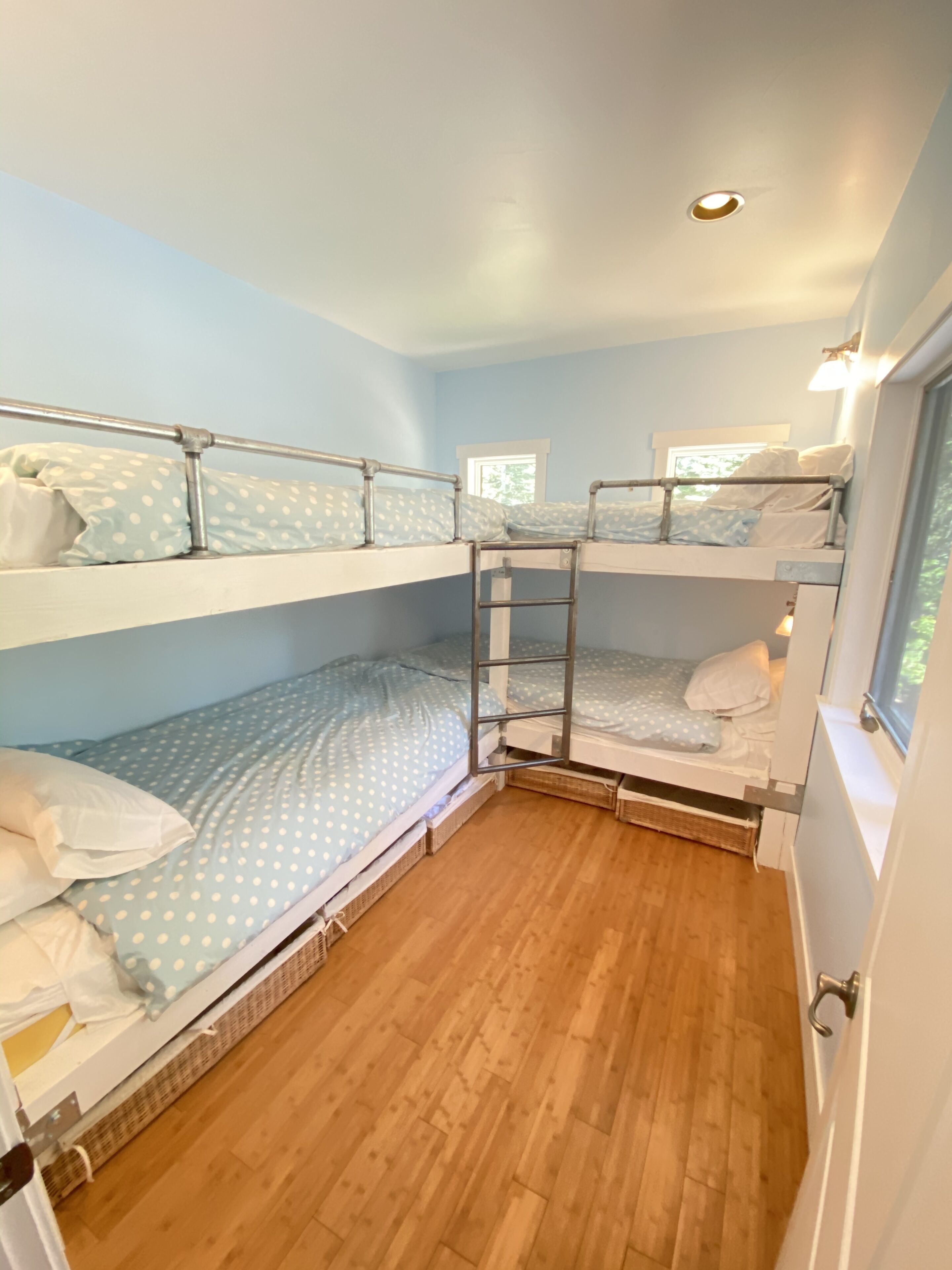 NEW!! Modern and Spacious high-end home! Newly renovated! On golf course!