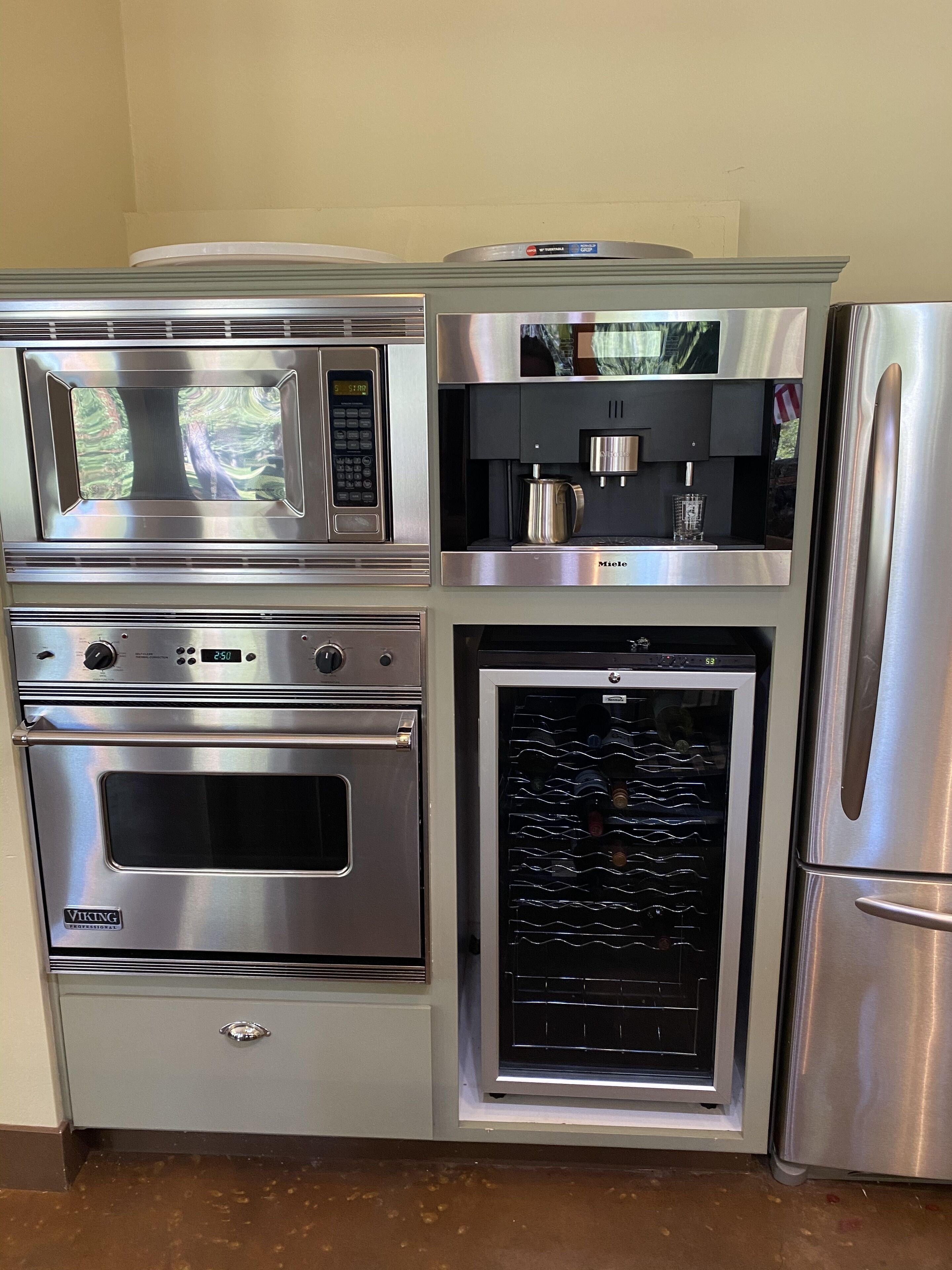 NEW!! Modern and Spacious high-end home! Newly renovated! On golf course!