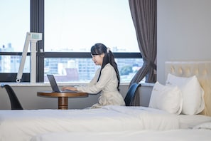 Tripla Deluxe | 1 camera, biancheria da letto di alta qualitร , materassi Select Comfort