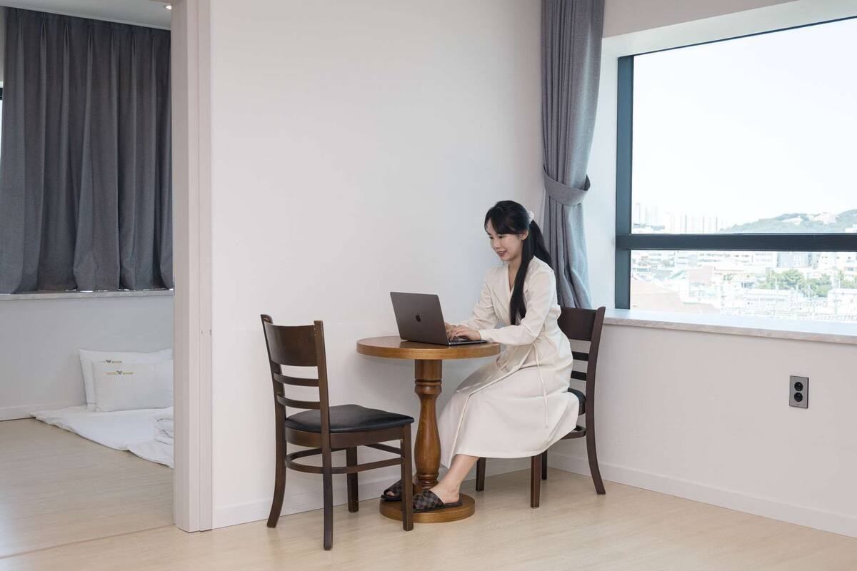 Royal Suite | Premium bedding, Select Comfort beds, blackout drapes, soundproofing