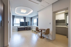 Premium Suite | 1 bedroom, premium bedding, Select Comfort beds, blackout drapes
