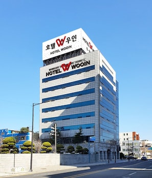 Hotel Wooin offers a sleek, contemporary design with a prominent entrance.