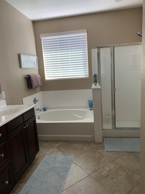 Combined shower/bathtub, hair dryer, towels, soap