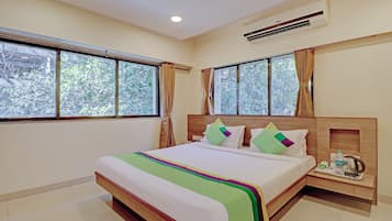 Kamar Deluks | Meja kerja, Wi-Fi gratis, dan seprai linen