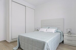 2 slaapkamers, een strijkplank/strijkijzer, gratis wifi, beddengoed