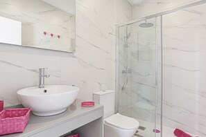 Chuveiro, secador de cabelo