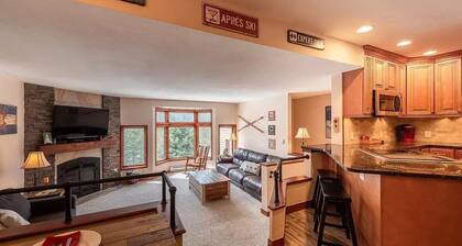 Beautiful Condo - Riverfront-Slopeside-Walk to Resort-On Bus Route