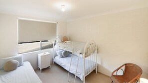2 bedrooms, iron/ironing board, WiFi - Evening Soiree - Good Position (Avoca Beach)