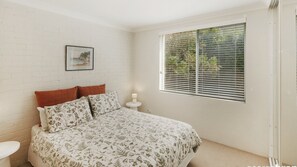2 bedrooms, iron/ironing board, WiFi