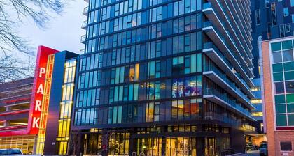 Luxury skyline entire condo in downtown with FREE 24/7 parking