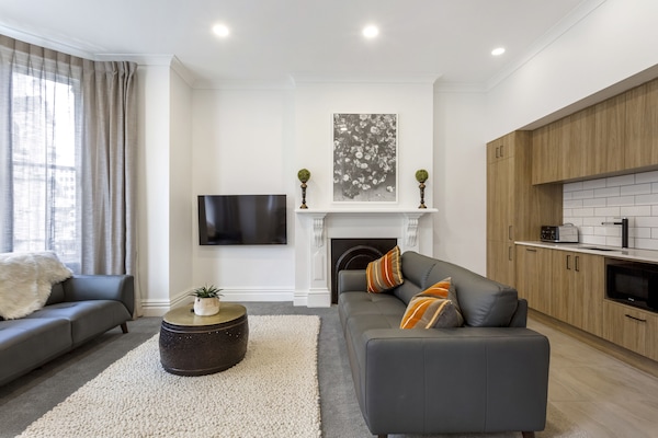 Premium House, 4 Bedrooms | Private kitchen | Full-sized fridge, microwave, oven, stovetop