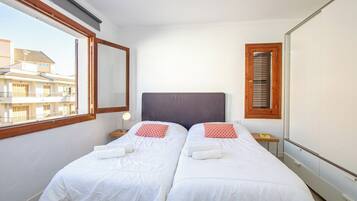 1 slaapkamer, een strijkplank/strijkijzer, gratis wifi, beddengoed