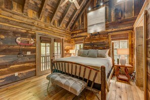 3 bedrooms, iron/ironing board, free WiFi, bed sheets - Escape to Water Dance - Riverfront Fire Pit | Hot Tub | Foosball (Blue Ridge)