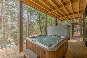 Outdoor spa tub - Escape to Water Dance - Riverfront Fire Pit | Hot Tub | Foosball (Blue Ridge)