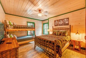 3 bedrooms, iron/ironing board, free WiFi, bed sheets - Escape to Water Dance - Riverfront Fire Pit | Hot Tub | Foosball (Blue Ridge)