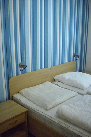 2 bedrooms, travel cot, WiFi