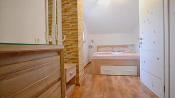 2 bedrooms, WiFi, bed sheets