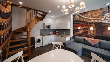 Monolocale familiare | Cucina privata | Frigorifero, microonde, piano cottura, bollitore elettrico