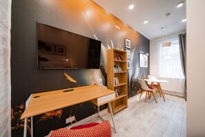 Studio | Hypo-allergenic bedding, in-room safe, desk, soundproofing