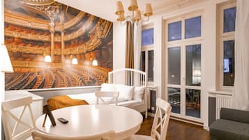 Hypo-allergenic bedding, in-room safe, desk, soundproofing