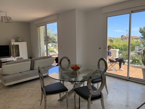 TV - Cannes - Appartement - 3 ch - Terrasse et Jardin (Cannes)