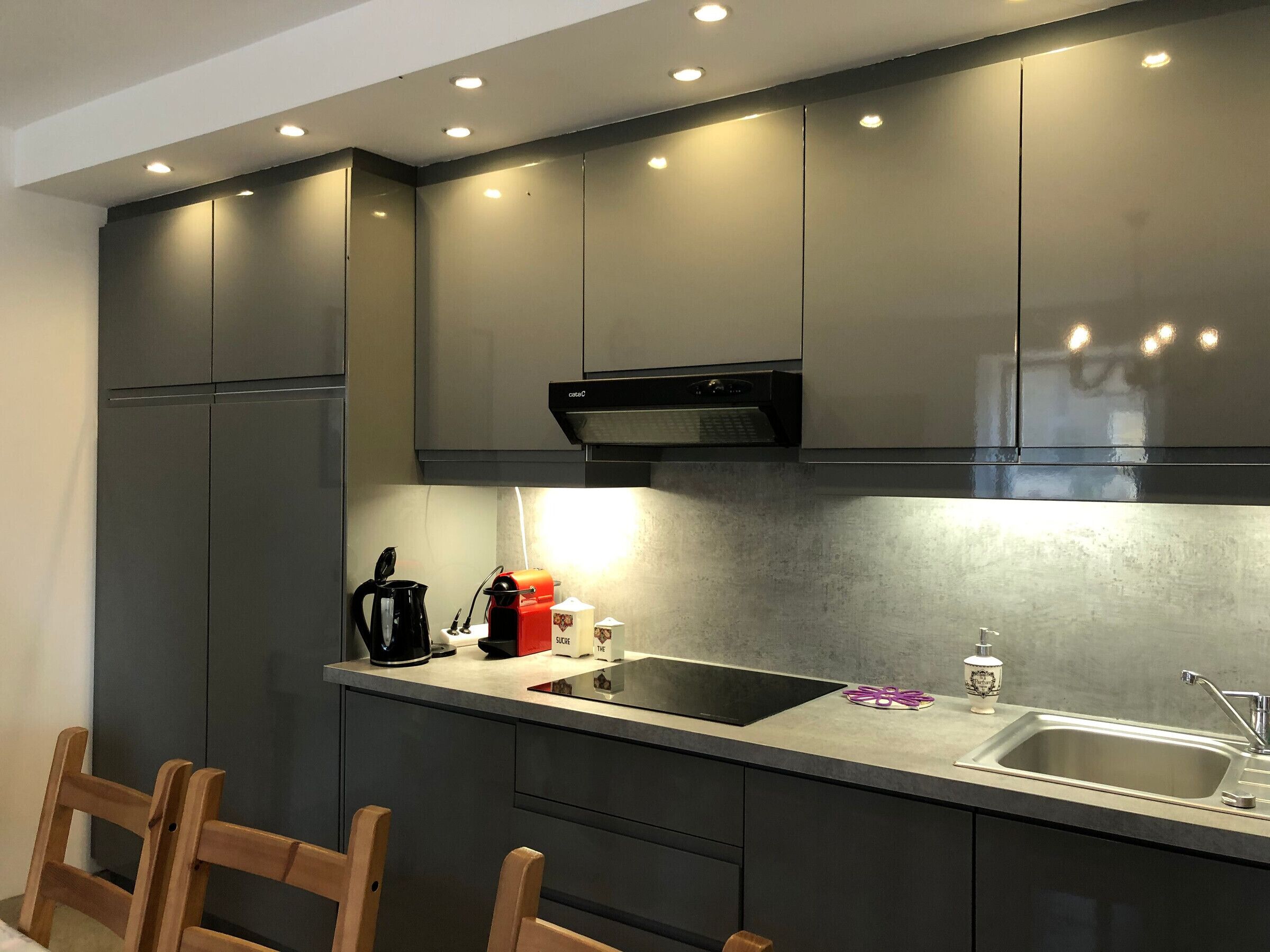 Réfrigérateur, micro-ondes, four, lave-vaisselle