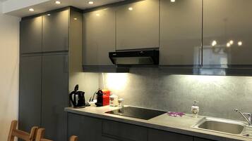 Frigorifero, microonde, forno, lavastoviglie