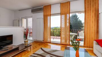 Family Apartment, Multiple Bedrooms, 2 Bathrooms (Beachside Apartment Krk) | Living area
