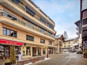 Exterior - Central Megève Apartment: 2 Bedrooms, Terrace, WiFi, Near Gondola, Sleeps 4 (Megève)