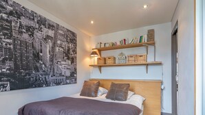 2 bedrooms, free WiFi - Central Megève Apartment: 2 Bedrooms, Terrace, WiFi, Near Gondola, Sleeps 4 (Megève)