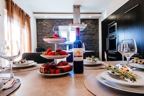 Villa de diseño, 5 habitaciones, piscina privada, vistas al jardín | Servicio de comidas en la habitación