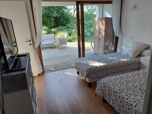 2 bedrooms, iron/ironing board, free WiFi, bed sheets
