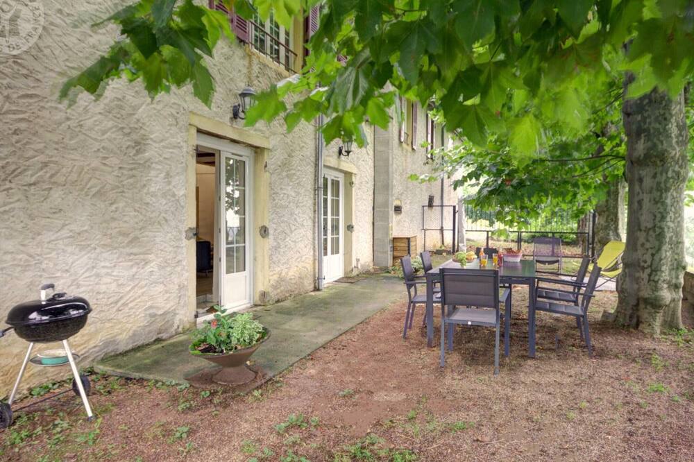 Gite Saint-Denis-de-Cabanne, 2 bedrooms, 6 persons