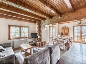 TV - Charming 4-Bedroom Chalet in Megève with Wifi and Pets Allowed (Megève)