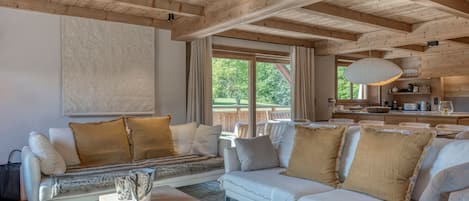 Fernseher, Kamin