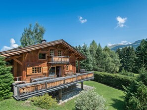 Exterior - Spacious Renovated Chalet - 6BR, Ski-in/Ski-out, Terrace & Garden, Near Megève Center (Megève)
