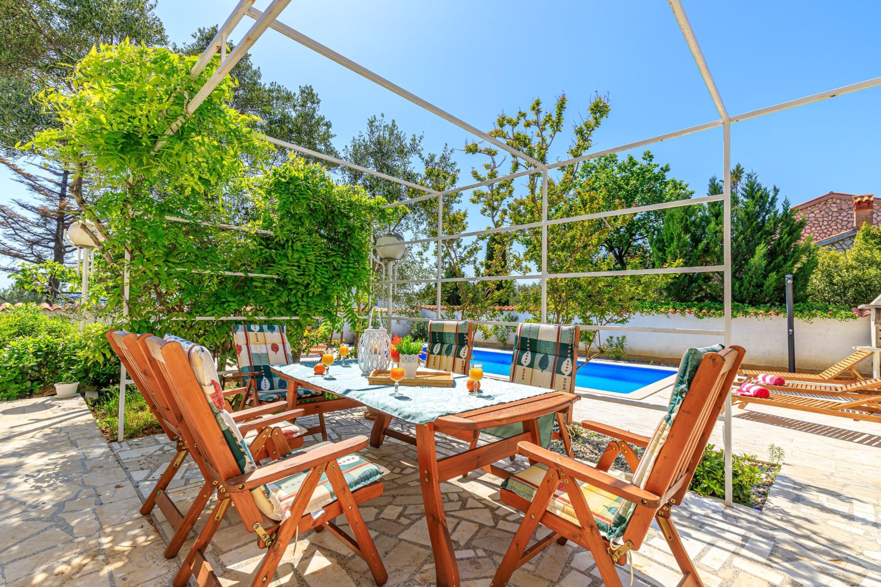 Family Apartment, Multiple Bedrooms, 2 Bathrooms (Exclusive Pool Escape Near Sea) | Outdoor dining
