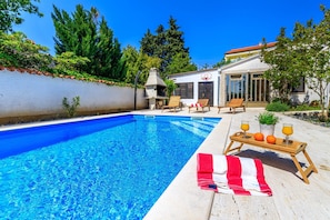 Piscina externa sazonal