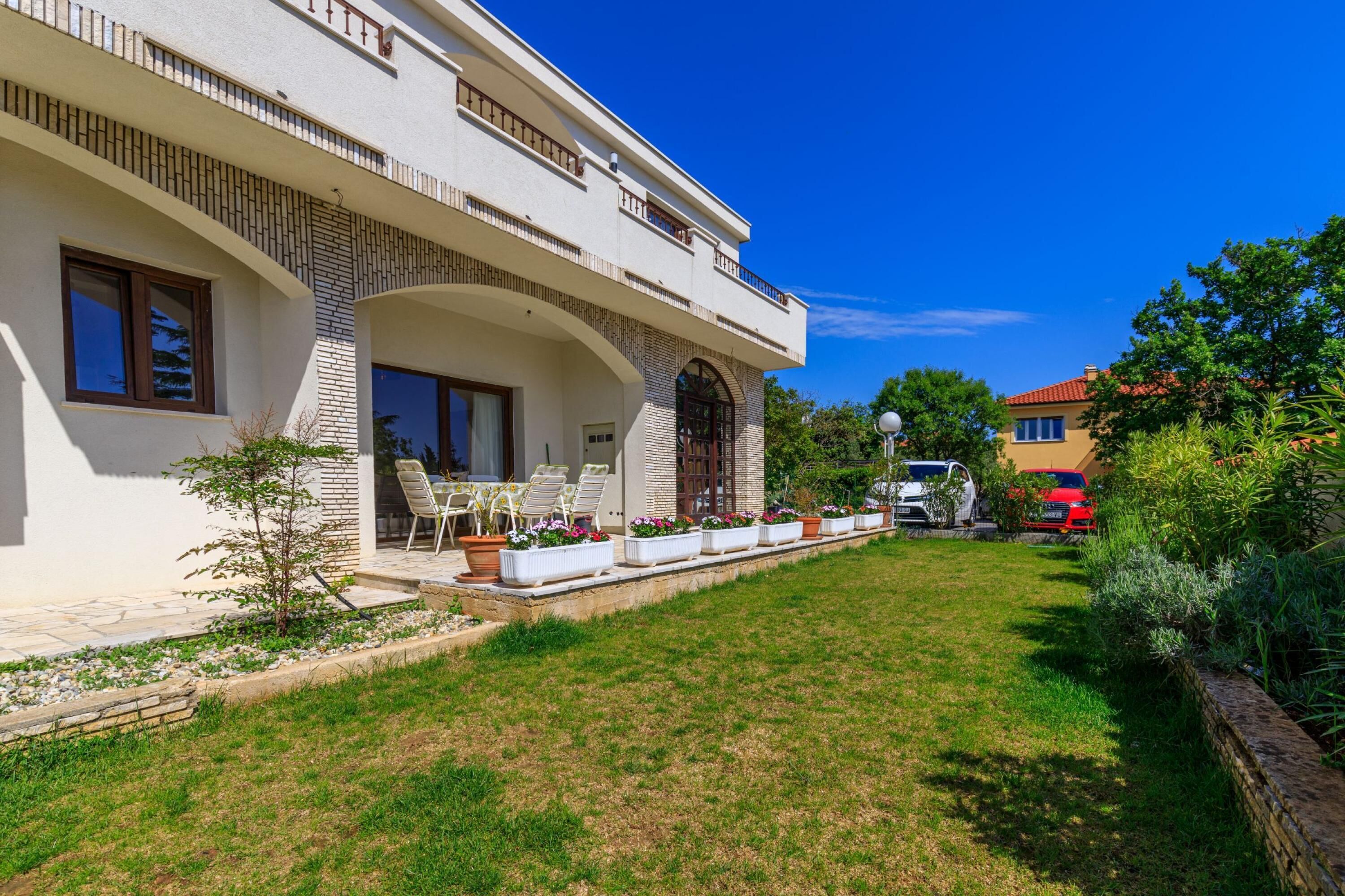 Family Apartment, Multiple Bedrooms, 2 Bathrooms (Exclusive Pool Escape Near Sea) | Outdoor dining