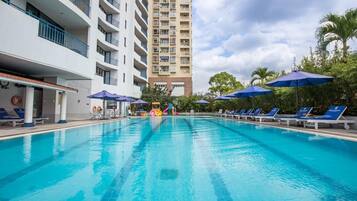 Kolam renang outdoor