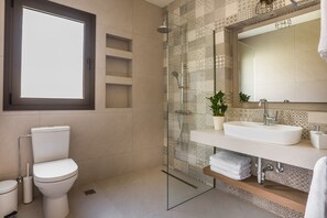 Bruser, hårtørrer, håndklæder, Sæbe