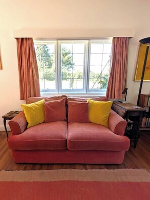 Fernseher, Tischtennisplatte