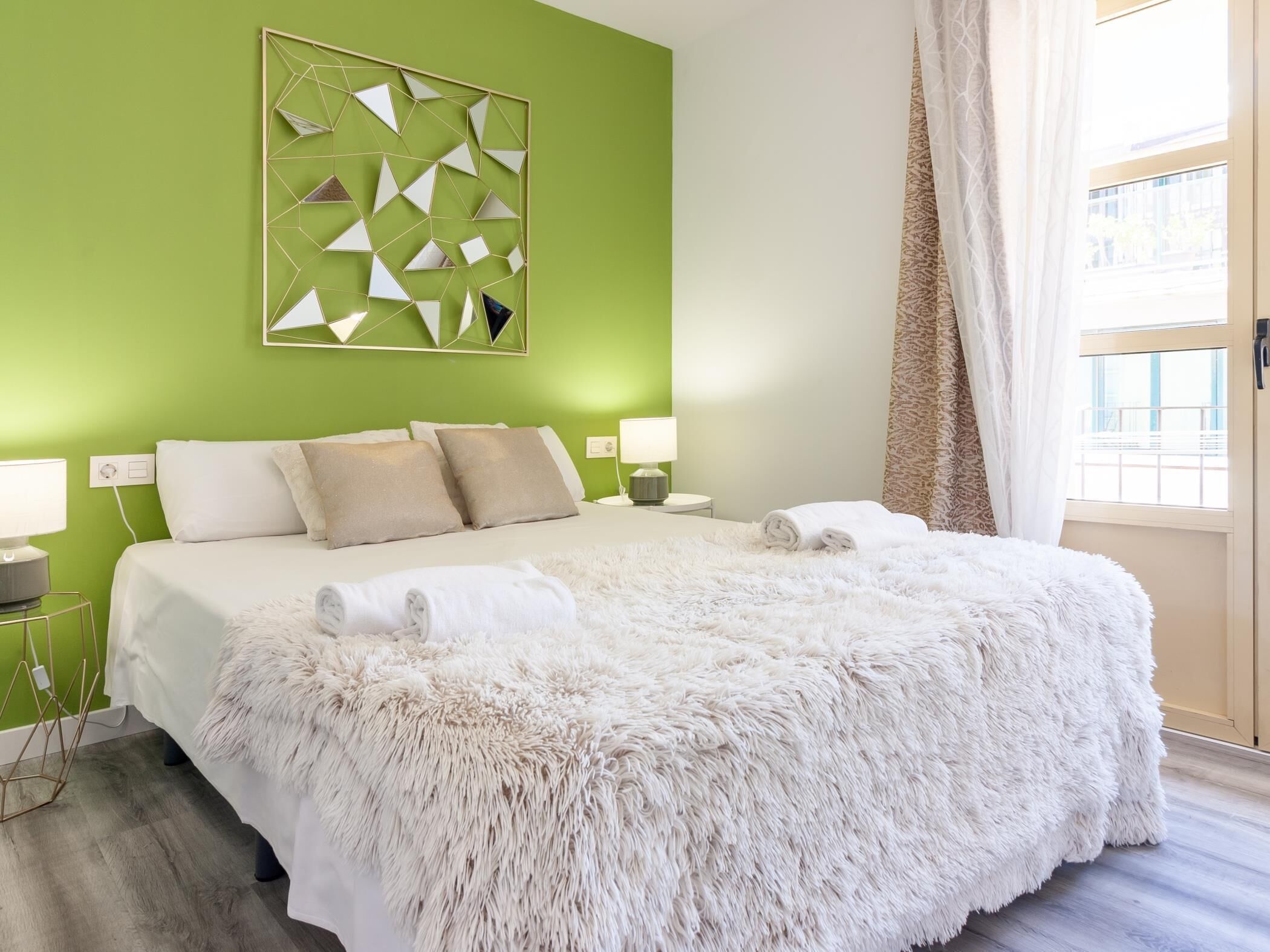 2 habitaciones, tabla de planchar con plancha, internet y ropa de cama 