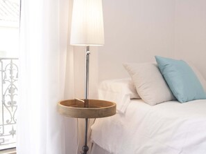 2 bedrooms, iron/ironing board, Internet, bed sheets - Luxury Historic City Center (Málaga)