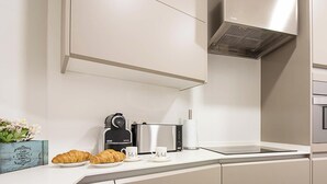 茶具/咖啡用具、冰箱、微波炉、烤箱