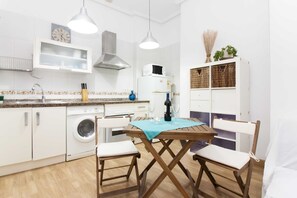 Fridge, microwave, oven, coffee/tea maker