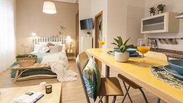 Tabla de planchar con plancha, Internet, ropa de cama