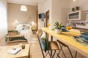 Strygejern/strygebræt, internetforbindelse, sengetøj